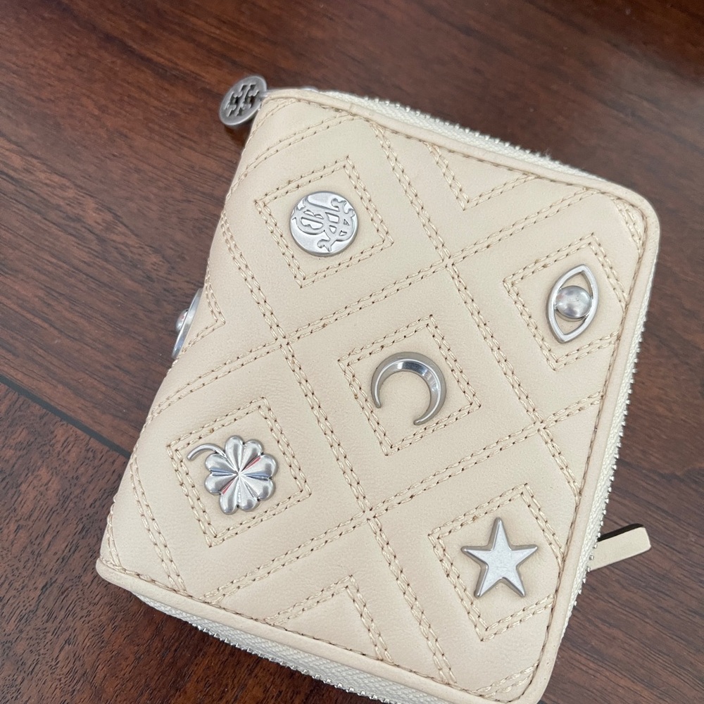 Tory Burch … Beige Quilted Wallet with Silver Accents.. with tags